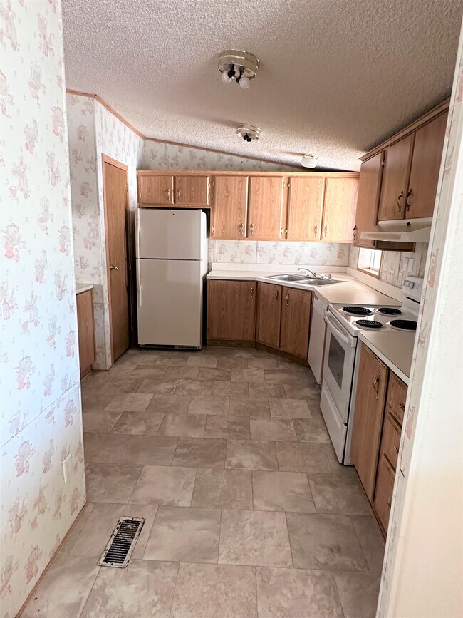 Building Photo - 3716 S Parkview Cir