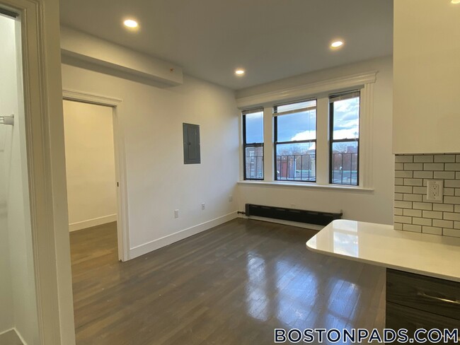 Building Photo - 11 Queensberry St