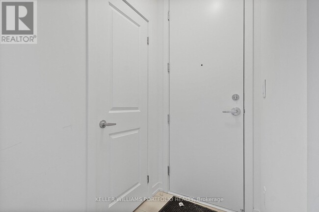 Building Photo - 58 Elizabeth St S