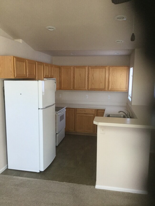 Foto del edificio - 2 BEDROM, 2 BATHROOM, SINGLE LEVEL TOWNHOU...