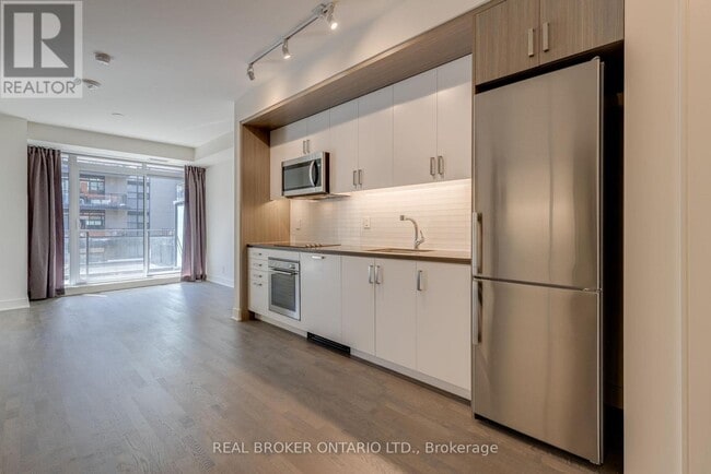 Building Photo - 1575 Lakeshore Rd W