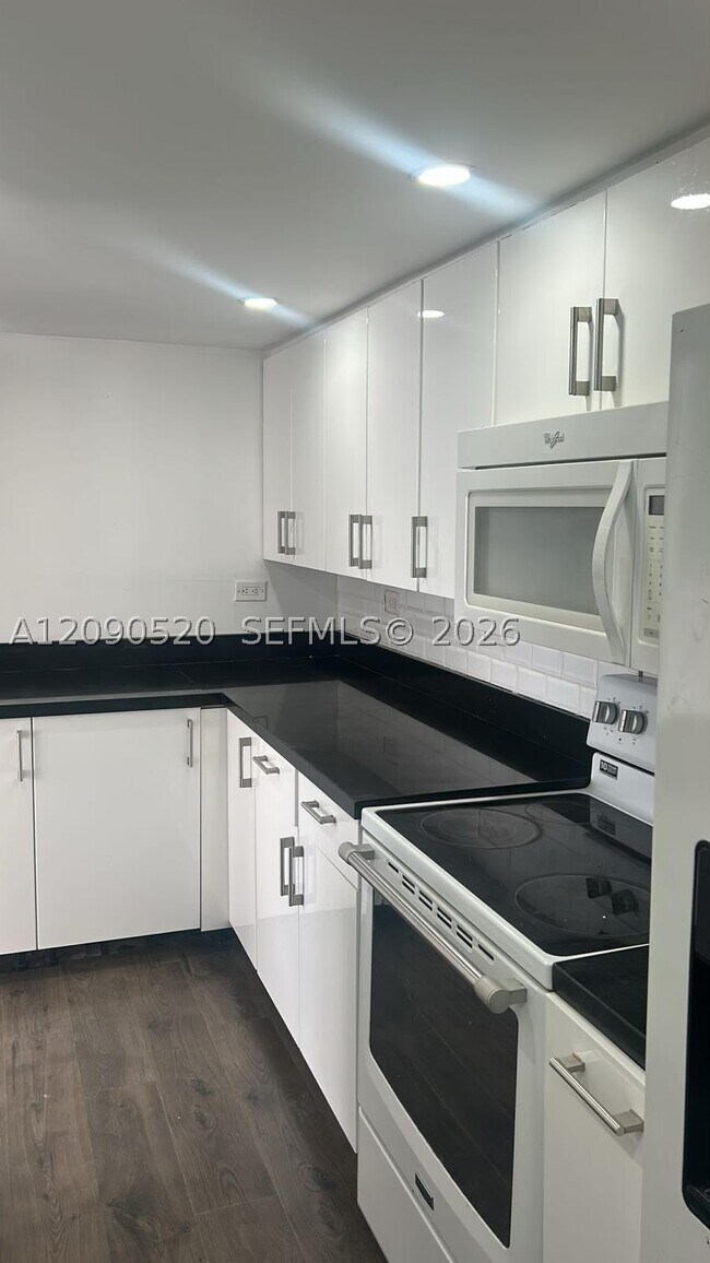 Building Photo - 7545 E Treasure Dr