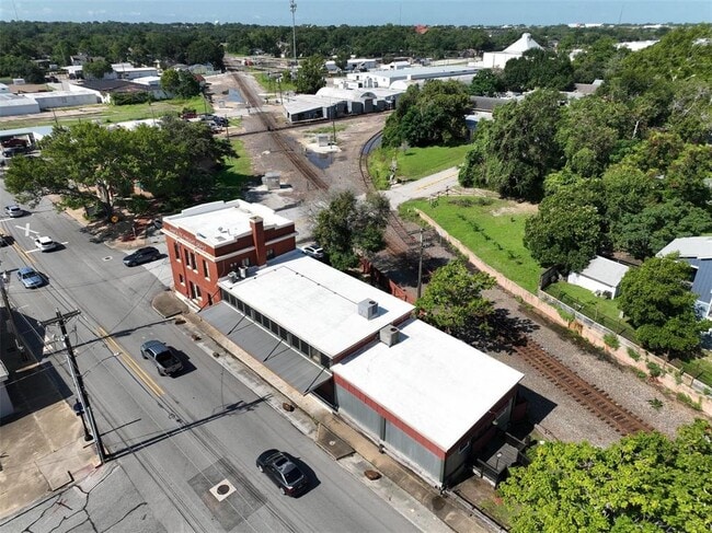 Building Photo - 214 S Austin St