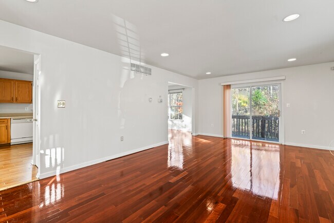Building Photo - 5 Parker Way