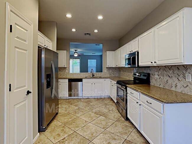 Building Photo - 11829 W Mohave St