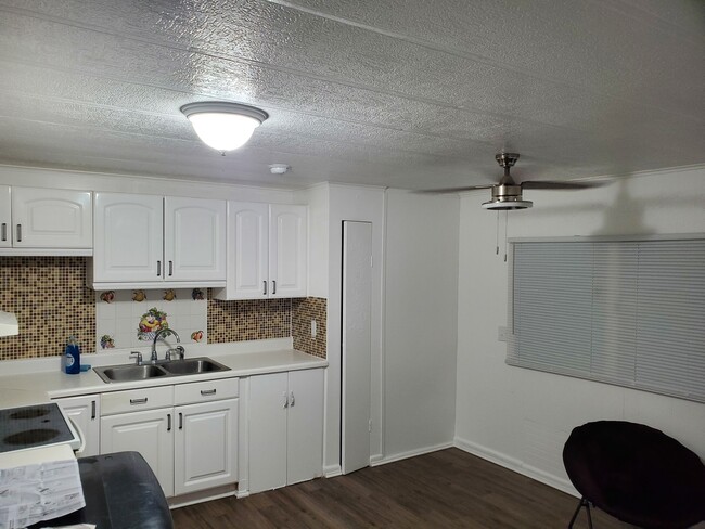 Foto del edificio - 5094 Kellchris ln