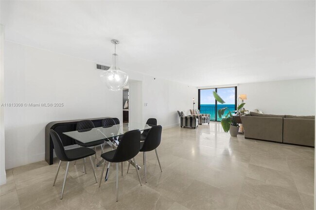 Foto del edificio - 2625 Collins Ave