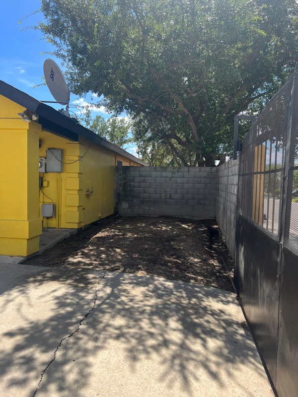 Building Photo - 409 Gaucho Ln