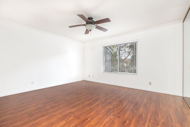 Building Photo - 447 Adams Way