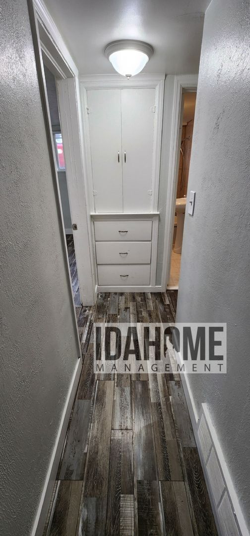 Foto del edificio - 626-628 W Custer St