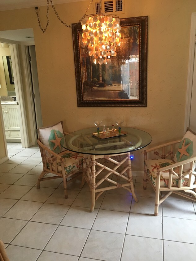 Dining table w 4 chairs - 17462 Front Beach Rd