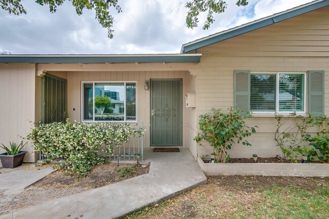 Building Photo - 2511 E Highland Ave