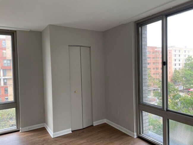 Building Photo - 950 25th St NW