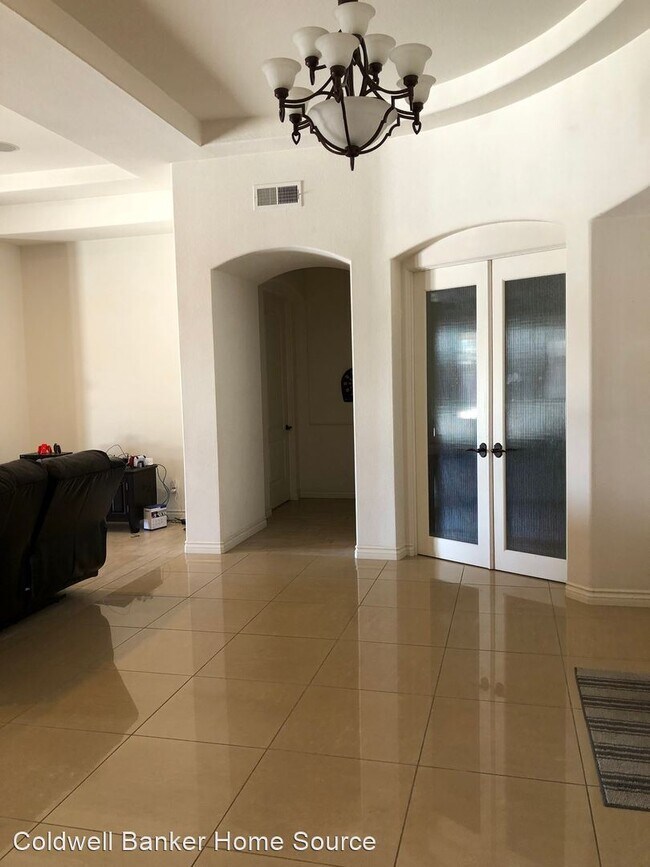 Foto del edificio - 3 br, 4 bath House - 19235 Monterey St