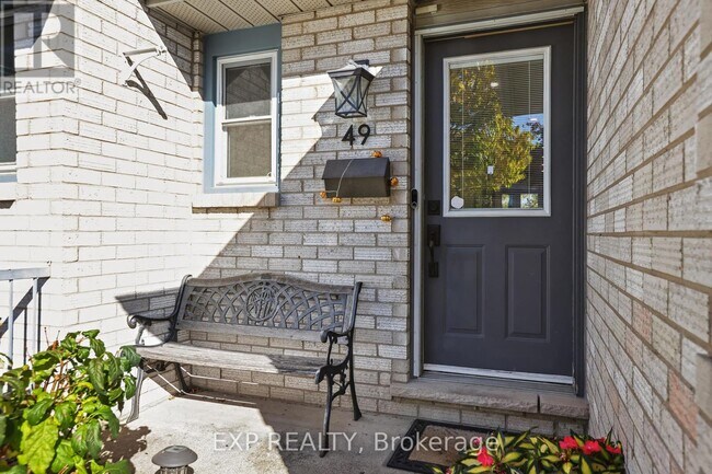 Building Photo - 2-42 Royalwood Ct