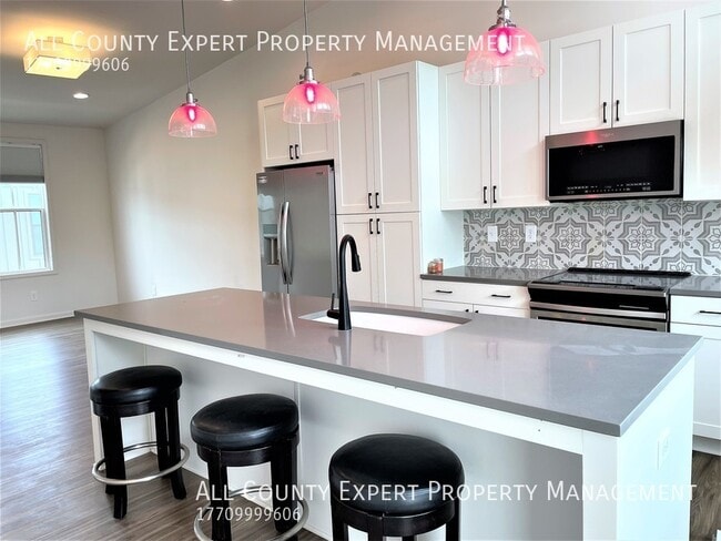 Building Photo - 904 Brees Ct