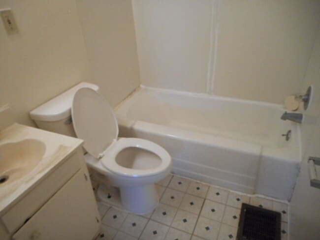 Foto del edificio - 2 BR Apartment Near University of Saint Fr...