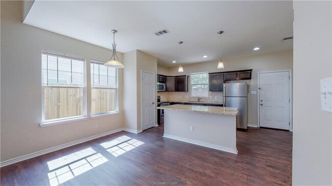 Foto del edificio - 203 Sterling St