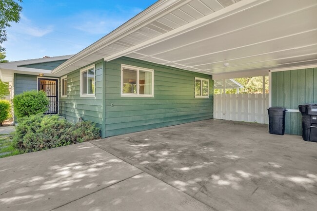 Carport - 2405 Duncan Dr