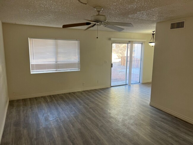 Building Photo - 5167 Garden Ln