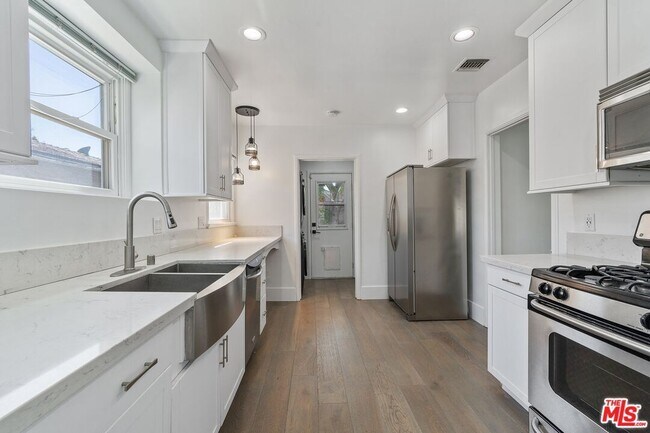 Foto del edificio - 6209 Agnes Ave