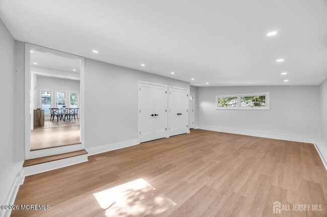 Building Photo - 210 Parkview Ter