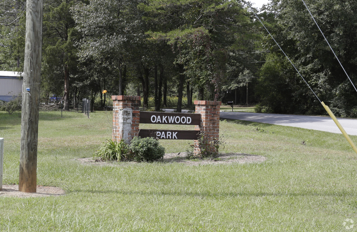 Building Photo - Oakwood Park