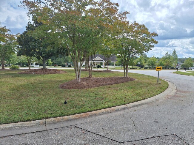 Foto del edificio - Wonderful Four Bedroom Home Located in Nor...