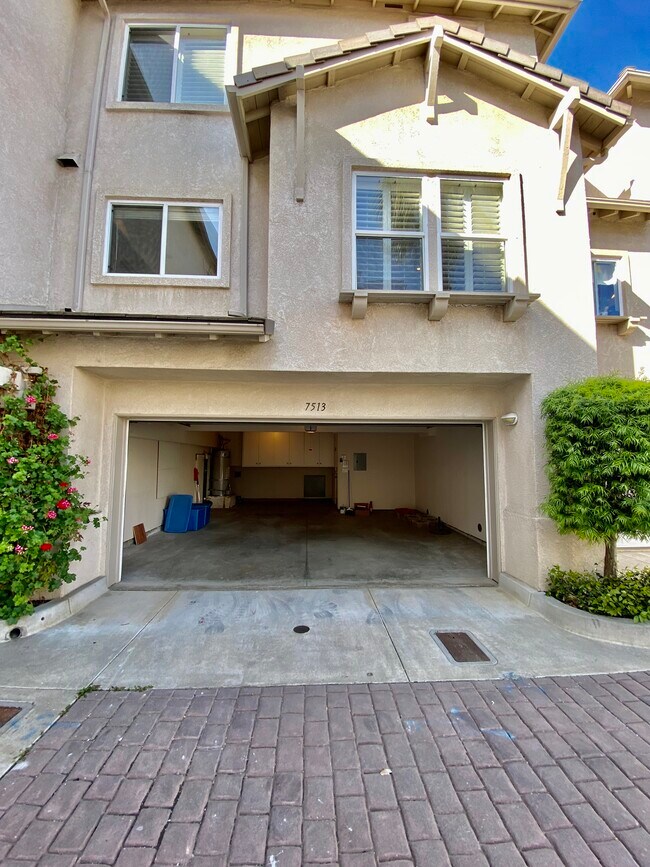 Building Photo - 7513 Hannum Ave
