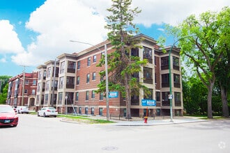 Building Photo - 834 Grosvenor Av