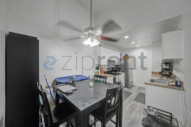 Building Photo - Unit 521
