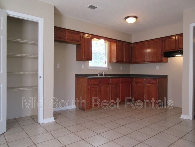 Building Photo - 2509 Redvers Ave