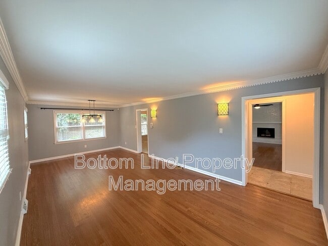 Foto del edificio - 6741 Windyrush Rd