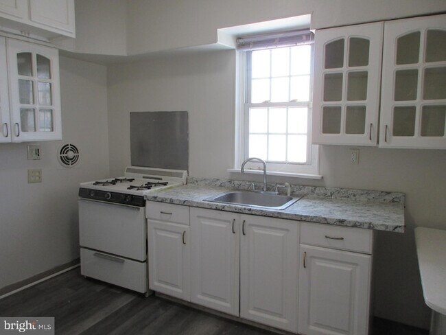 Foto del edificio - 4123-4100 Tyson Ave