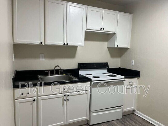 Foto del edificio - 2432 E Pine St