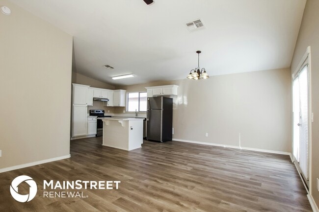 Building Photo - 8815 W Manzanita Dr