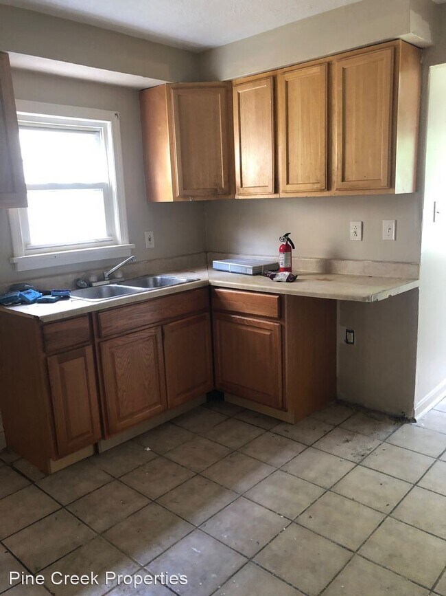 Foto del edificio - 3 br, 1 bath House - 971 Selwyn Rd.