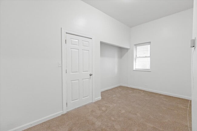 Building Photo - 4841 S Loomis Blvd