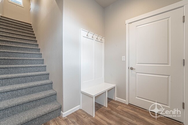 Foto del edificio - 3 Bedroom Mt. Vista Townhouse! Modern Fini...