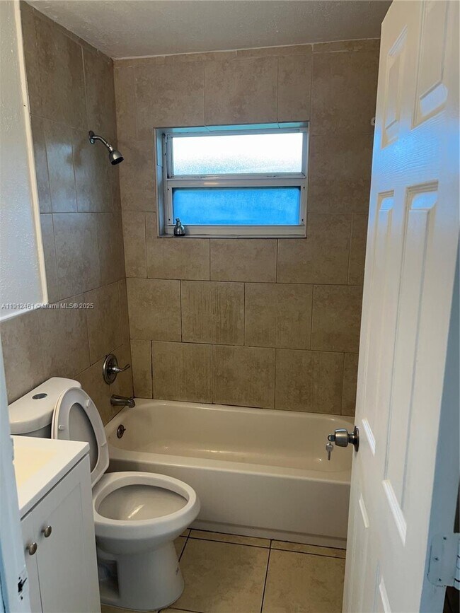 Foto del edificio - 5900 NW 1st Ave