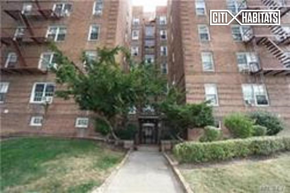 Primary Photo - 6393 Woodhaven Blvd