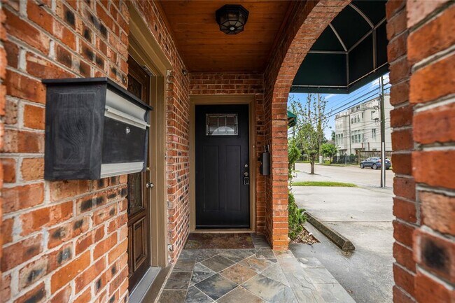 Building Photo - 1633 Dunlavy St