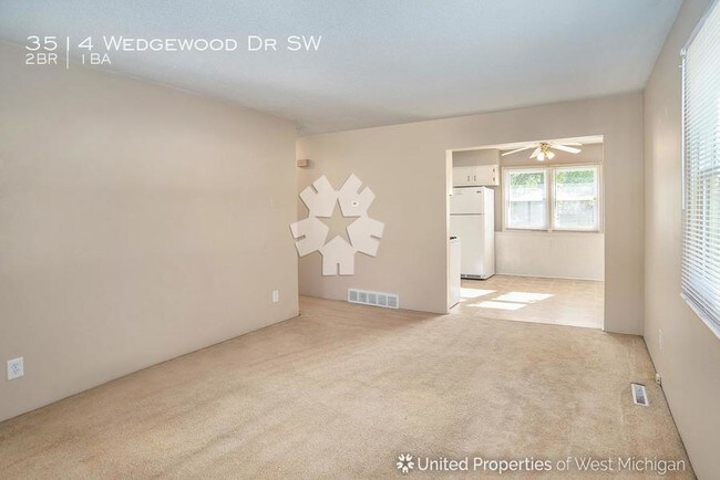 Building Photo - 3514 Wedgewood Dr SW
