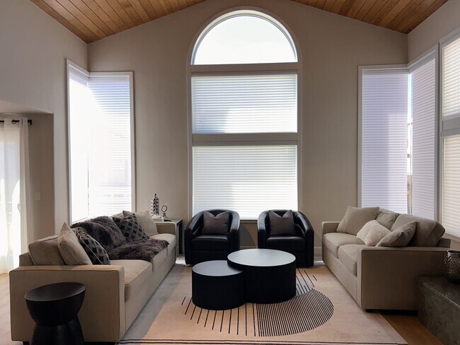 Foto del edificio - 3740 Ocean Dr