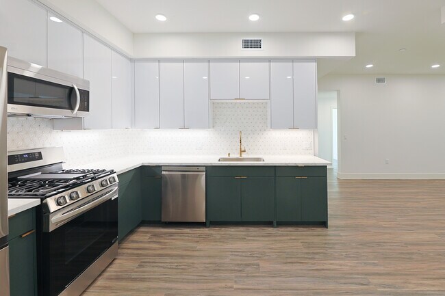 Foto del edificio - 4000 Mont Clair Apartments