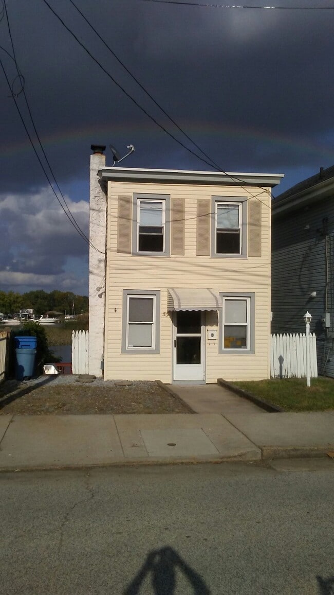 Building Photo - 53 Edgewater ave