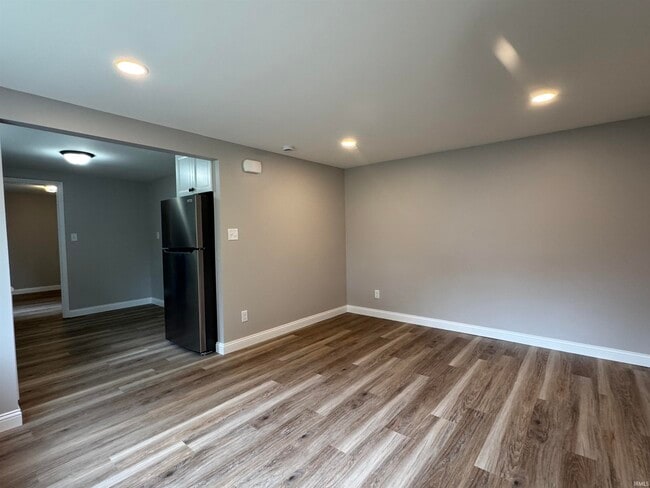 Building Photo - 423 N Cypress St