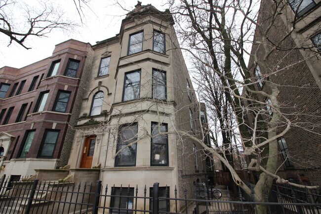 Building Photo - 3033 W Logan Blvd