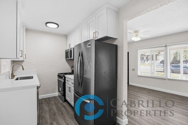 Building Photo - 2412 Chicago St