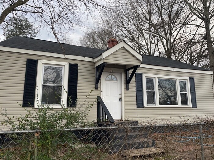 Foto principal - 10 White Horse Rd Ext